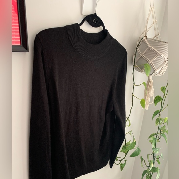 2 for $25 - 🖤 VINTAGE Alia Mock Turtleneck 🐢 - Picture 2 of 10